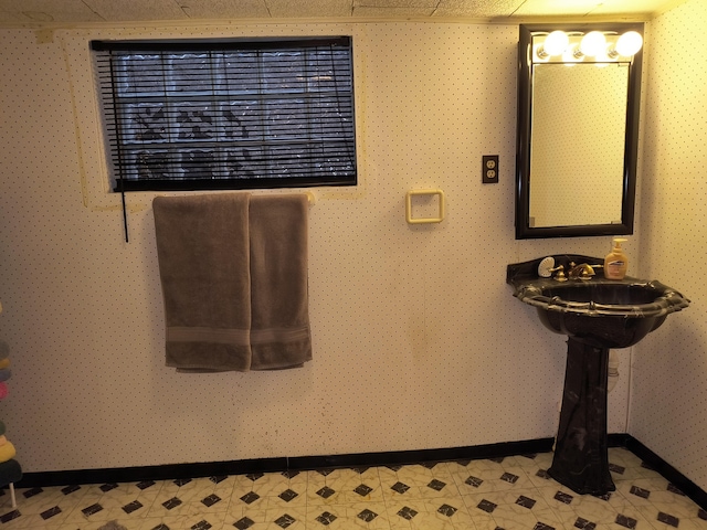 10153 S Saint Lawrence Ave, Chicago, IL 60628 - view of bathroom
