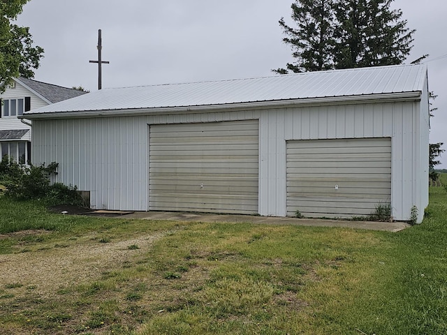 23018 Freeport Rd, Sterling, IL 61081 - view of detached garage