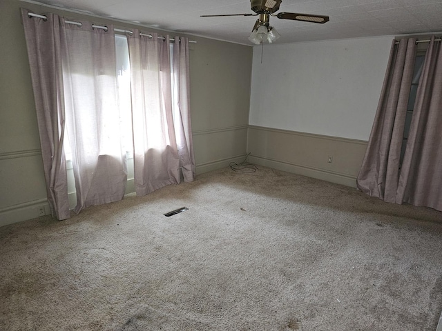 23018 Freeport Rd, Sterling, IL 61081 - unfurnished room featuring carpet flooring and ceiling fan