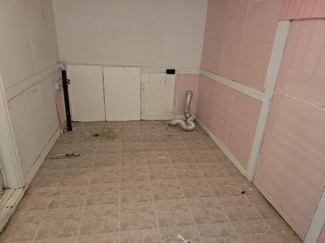 23018 Freeport Rd, Sterling, IL 61081 - detailed view of tile patterned floors