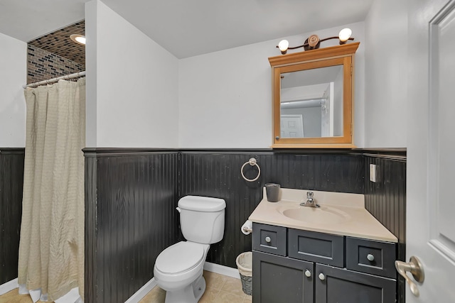 480 Logue Cir, Seneca, IL 61360 - full bathroom featuring vanity, toilet, a wainscoted wall, curtained shower, and tile patterned floors