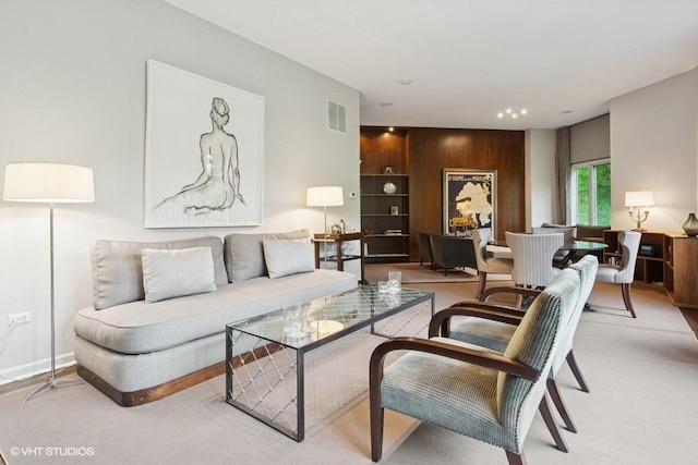 1733 S Prairie Ave, Chicago, IL 60616 - living area featuring light carpet