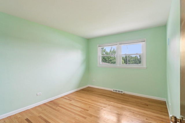 409 Wingate Dr, Schaumburg, IL 60193 - empty room featuring light wood-style flooring and baseboards