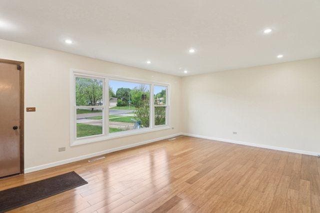 409 Wingate Dr, Schaumburg, IL 60193 - empty room with light wood-style floors, baseboards, and recessed lighting