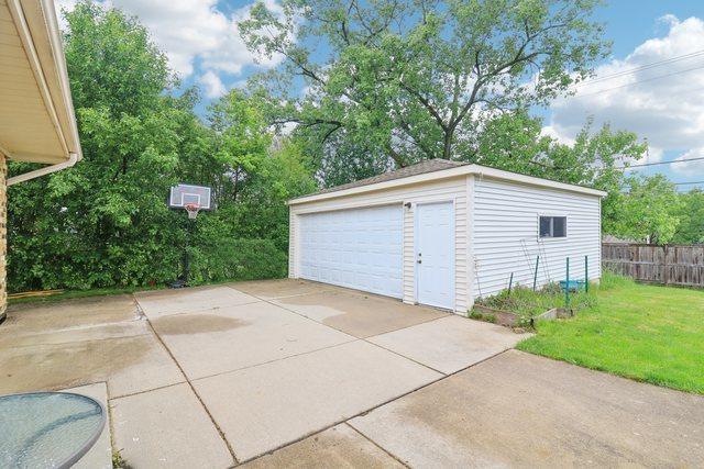 409 Wingate Dr, Schaumburg, IL 60193 - view of detached garage
