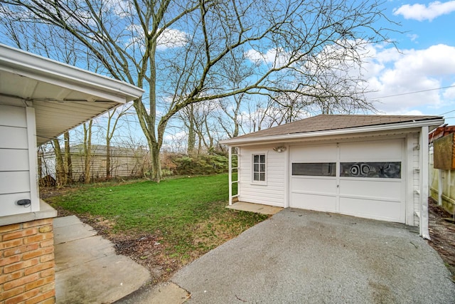 172 Nanti St, Park Forest, IL 60466 - detached garage featuring driveway
