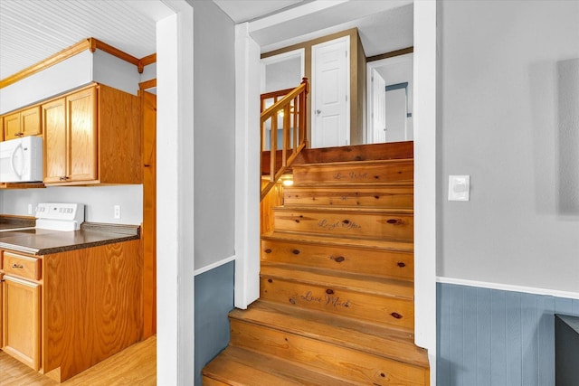 404 S Neal St, Camargo, IL 61919 - staircase with crown molding