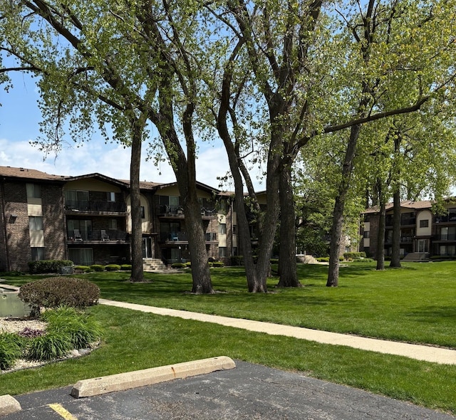 13515 Leclaire Ave Unit 55, Crestwood, IL 60418 - view of community with a lawn and uncovered parking