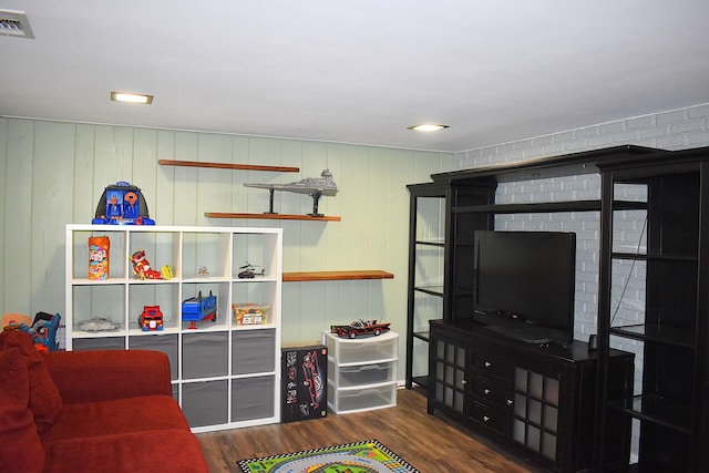 17 E Central Ave, Lombard, IL 60148 - playroom with wood finished floors