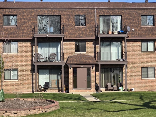 501 Mchenry Rd Unit 3B, Wheeling, IL 60090 - view of property featuring entry steps