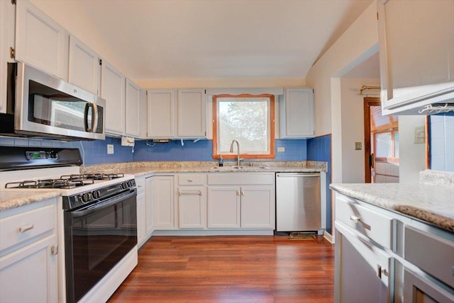 38059 N Holdridge Ave, Beach Park, IL 60087 - kitchen featuring appliances with stainless steel finishes, a sink, backsplash, and plenty of natural light