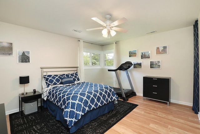 2946 Knollwood Ln, Glenview, IL 60025 - bedroom featuring wood finished floors, baseboards, and ceiling fan