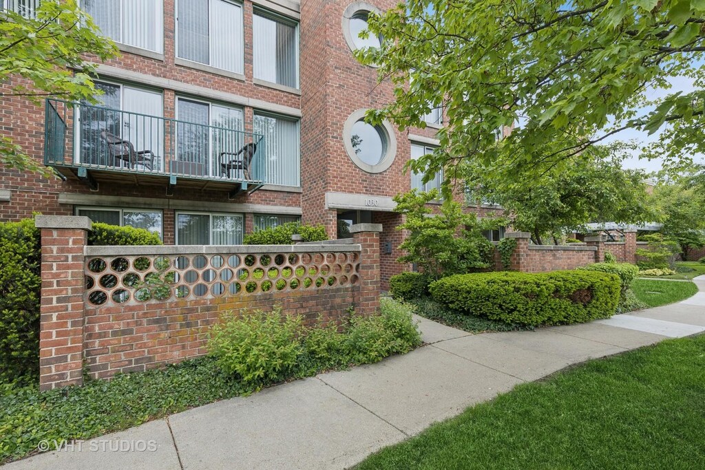 1030 Arbor Ln Unit 103, Northfield, IL 60093 - photo 1