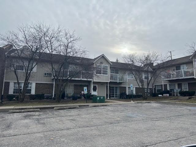 525 E Jefferson St Unit 1A, Bensenville, IL 60106 - view of property with uncovered parking