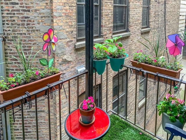 3711 N Pine Grove Ave Unit 2Nw, Chicago, IL 60613 - view of balcony