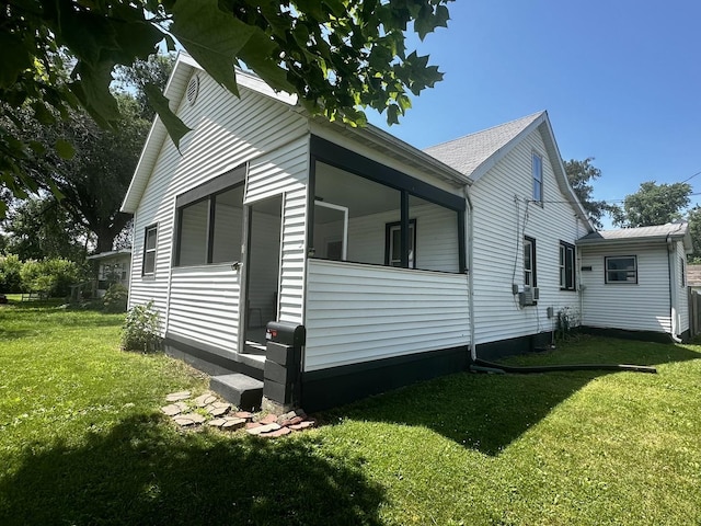 509 E Webster St, Clinton, IL 61727 - view of side of property featuring a lawn