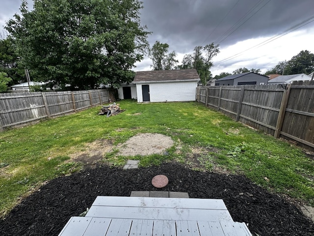 509 E Webster St, Clinton, IL 61727 - view of yard featuring outdoor dining space