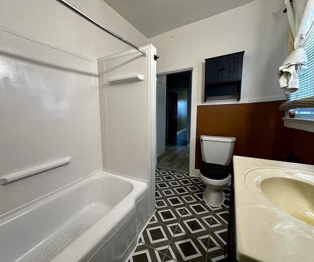 509 E Webster St, Clinton, IL 61727 - full bathroom featuring toilet, washtub / shower combination, and a sink