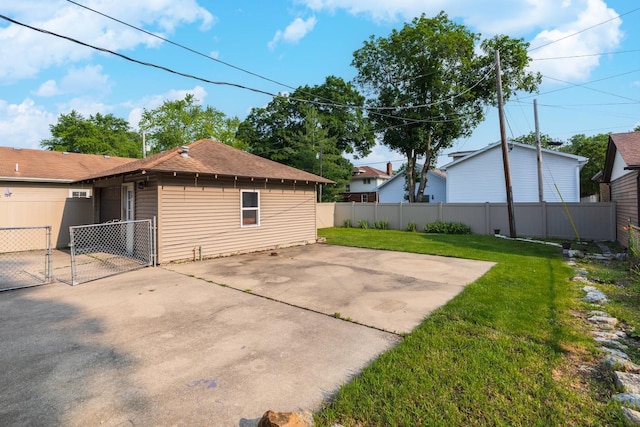 217 W Moulton St, Pontiac, IL 61764 - fenced backyard with a patio and a gate