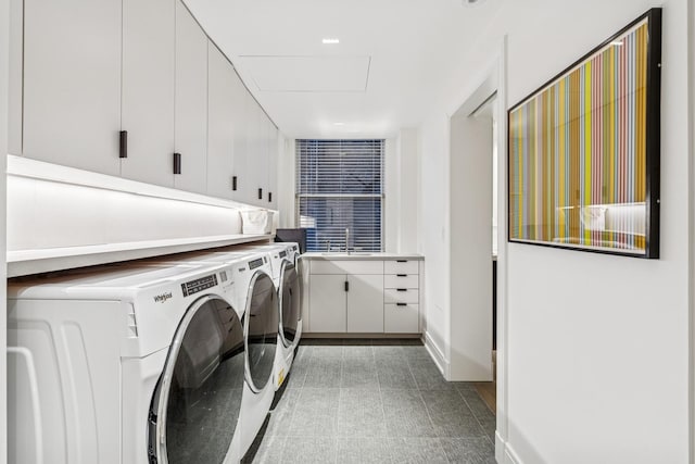 209 E Lake Shore Dr Unit 3W, Chicago, IL 60611 - laundry area featuring independent washer and dryer, cabinet space, and baseboards