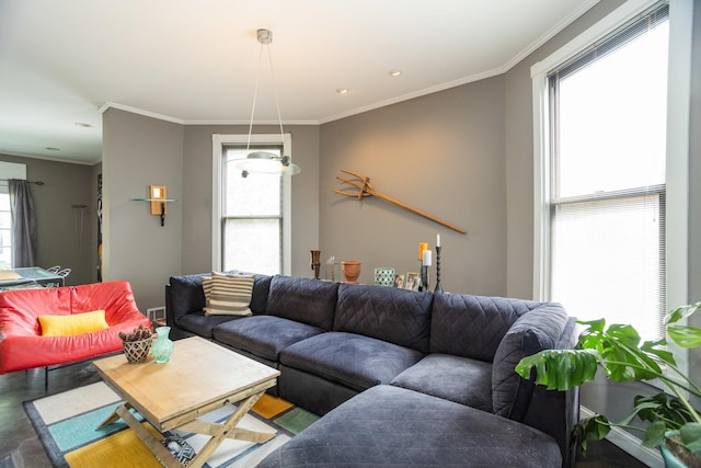 1663 W Farwell Ave, Chicago, IL 60626 - living room with ornamental molding