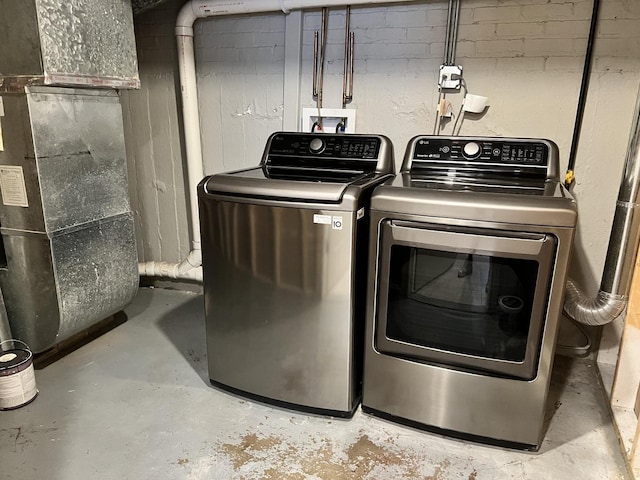8920 S Jeffery Blvd, Chicago, IL 60617 - laundry room with washer and clothes dryer and heating unit