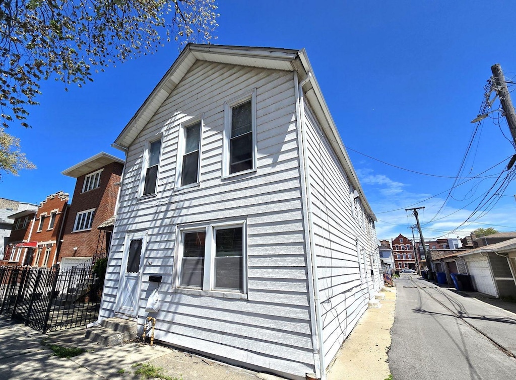 2631 S Shields Ave, Chicago, IL 60616 - view of home's exterior with entry steps