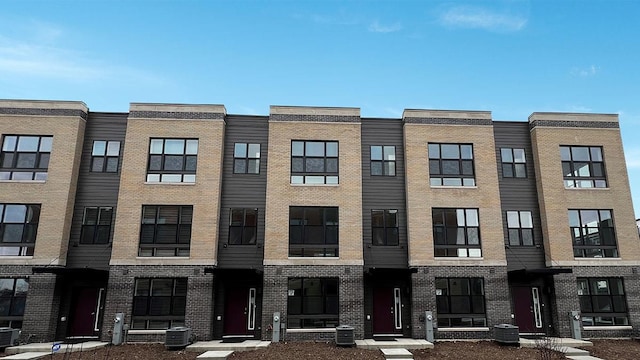 369 Summit Cir, Lombard, IL 60148 - photo 1