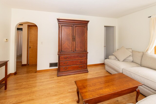 431 Griswold St, Elgin, IL 60123 - living area with arched walkways, light wood-type flooring, and baseboards