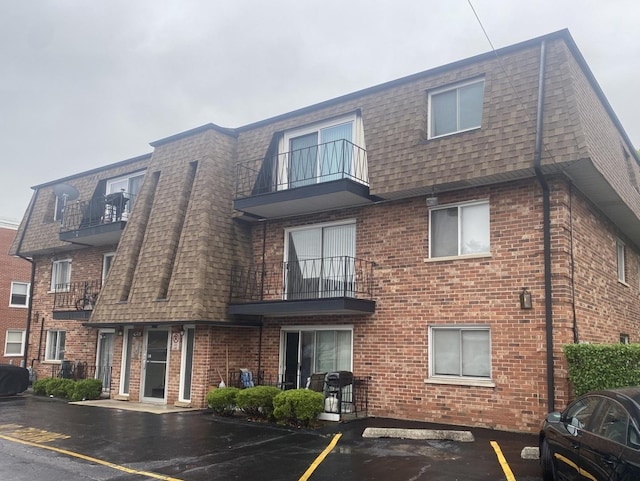 10715 S Keating Ave Unit 1C, Oak Lawn, IL 60453 - view of building exterior featuring uncovered parking