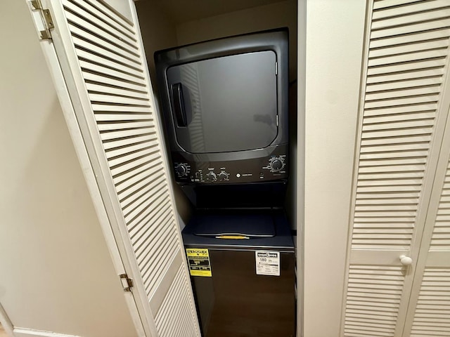 6324 S Kimbark Ave Unit 404, Chicago, IL 60637 - laundry room featuring stacked washing machine and dryer