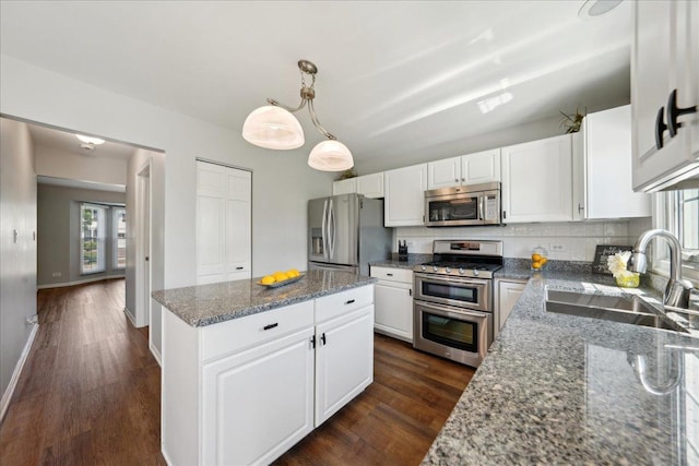 616 Meadowview Dr, West Chicago, IL 60185 - kitchen featuring stainless steel appliances, a sink, tasteful backsplash, and healthy amount of natural light