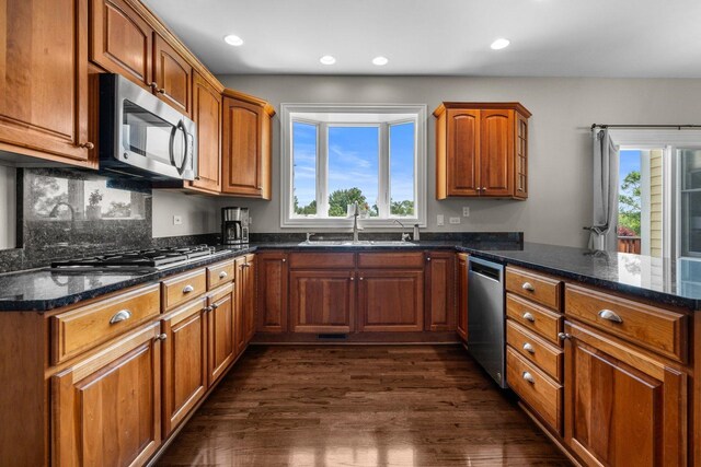 6312 Kingsbridge Dr, Cary, IL 60013 - kitchen with appliances with stainless steel finishes, healthy amount of natural light, a peninsula, dark wood-style flooring, and recessed lighting