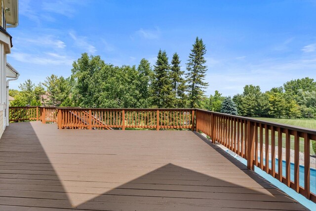 6312 Kingsbridge Dr, Cary, IL 60013 - view of wooden terrace