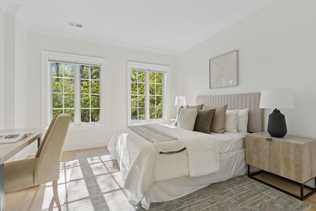 3823 N Wayne Ave, Chicago, IL 60613 - bedroom featuring crown molding, light wood finished floors, and baseboards