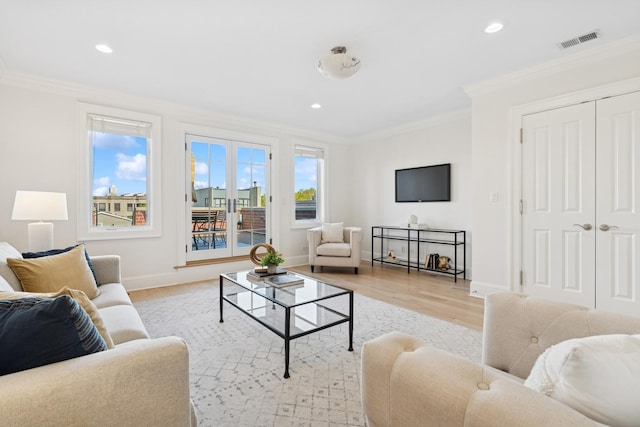 3823 N Wayne Ave, Chicago, IL 60613 - living area featuring ornamental molding, light wood-type flooring, baseboards, and recessed lighting