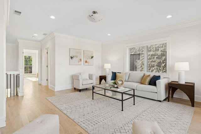 3823 N Wayne Ave, Chicago, IL 60613 - living area featuring baseboards, light wood-style flooring, ornamental molding, and recessed lighting