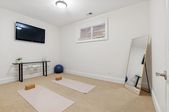 3823 N Wayne Ave, Chicago, IL 60613 - exercise room featuring carpet floors and baseboards