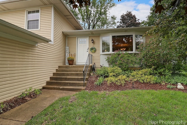 4125 Victoria Dr, Hoffman Estates, IL 60192 - view of exterior entry with a yard
