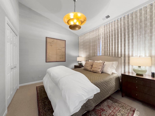 1429 S Prairie Ave, Chicago, IL 60605 - bedroom with lofted ceiling, carpet flooring, a closet, and baseboards