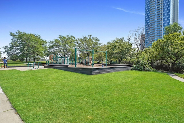 1429 S Prairie Ave, Chicago, IL 60605 - view of home's community featuring a lawn