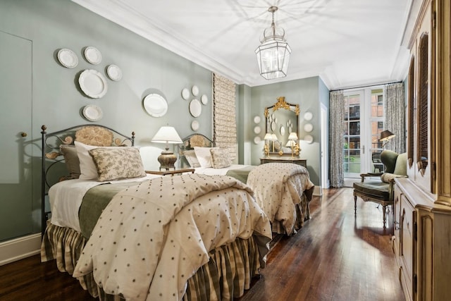 199 E Lake Shore Dr Unit 3, Chicago, IL 60611 - bedroom featuring crown molding, a chandelier, dark wood-style floors, and baseboards