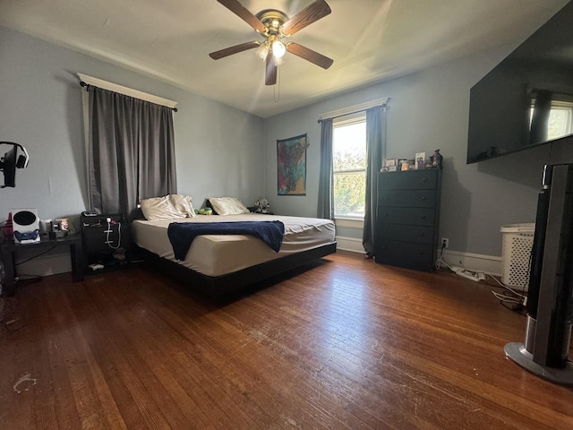 1309 S Main St, Bloomington, IL 61701 - bedroom with wood finished floors and a ceiling fan