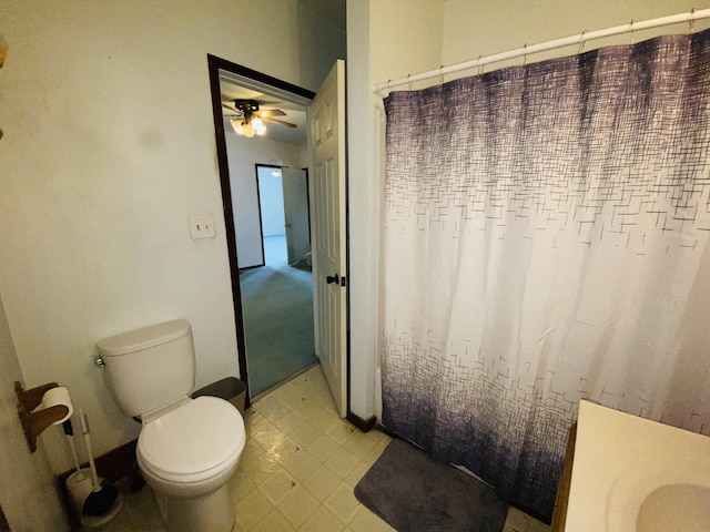 807 W Washington St, Pontiac, IL 61764 - full bath featuring toilet, tile patterned floors, ceiling fan, vanity, and curtained shower