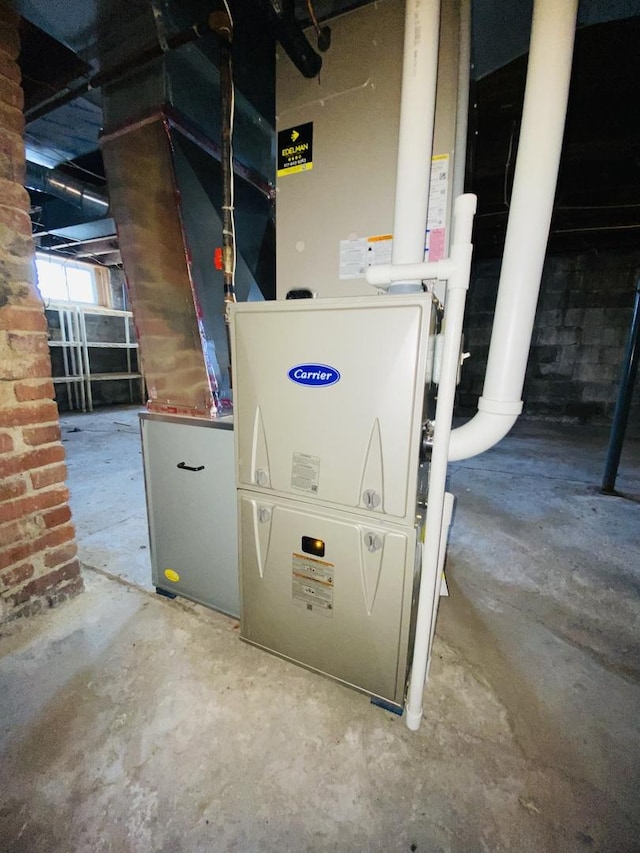 807 W Washington St, Pontiac, IL 61764 - utilities featuring heating unit