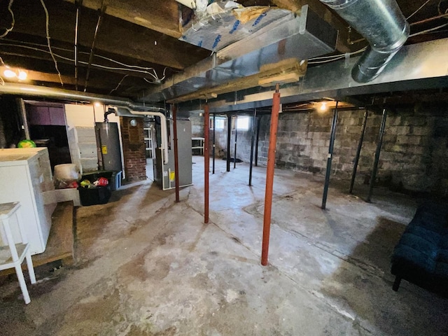 807 W Washington St, Pontiac, IL 61764 - below grade area featuring gas water heater, washer / clothes dryer, and heating unit