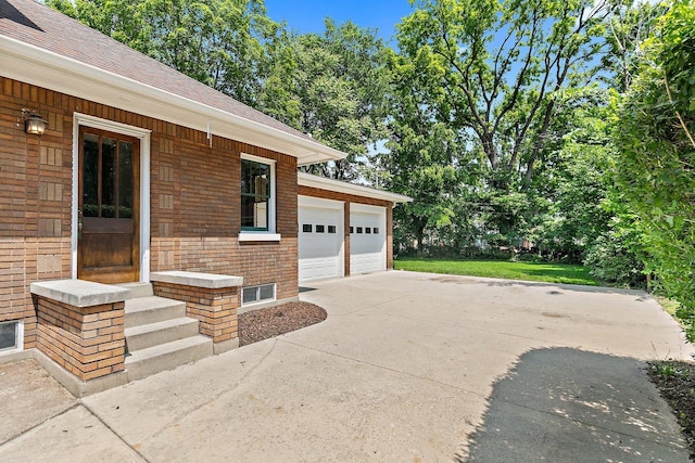 610 S 3rd St, Dekalb, IL 60115 - garage with concrete driveway