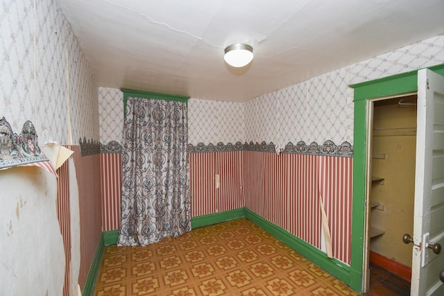 937 N County St, Waukegan, IL 60085 - interior space featuring wallpapered walls and baseboards