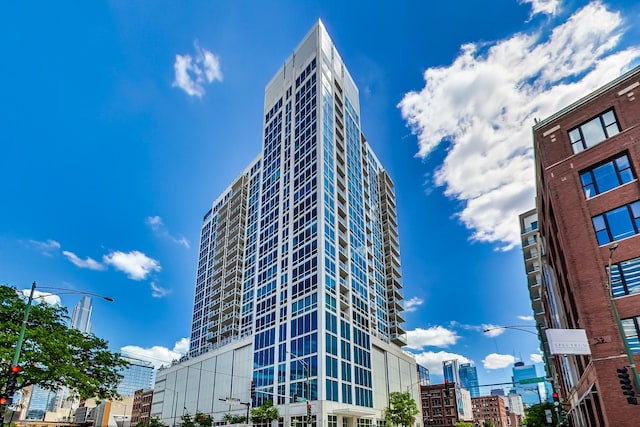 757 N Orleans St Unit 909, Chicago, IL 60654 - view of building exterior featuring a view of city