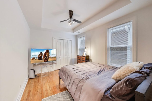 5319 W Cullom Ave, Chicago, IL 60641 - bedroom with a raised ceiling, wood finished floors, a closet, baseboards, and ceiling fan